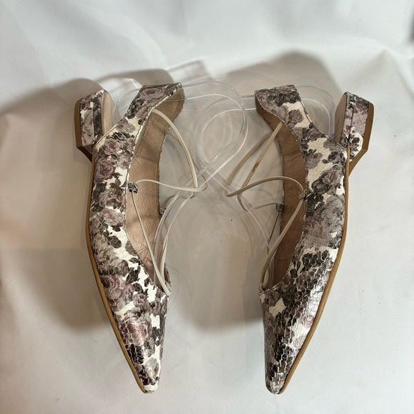 HISPANITAS Sz 38 Pointy Toe Floral Snake Embossed Made in Spain Sling Back Flats - Picture 6 of 9